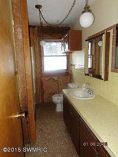 3rd image of 415 Clayton Ave
