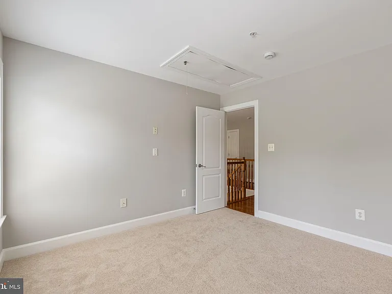 15436 Symondsbury Way — Photo 40