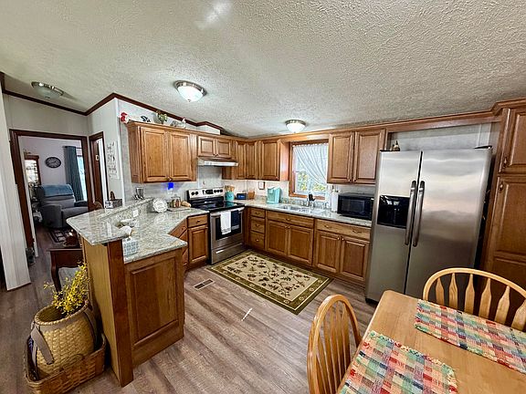 4th image of 14 Foxfire Dr