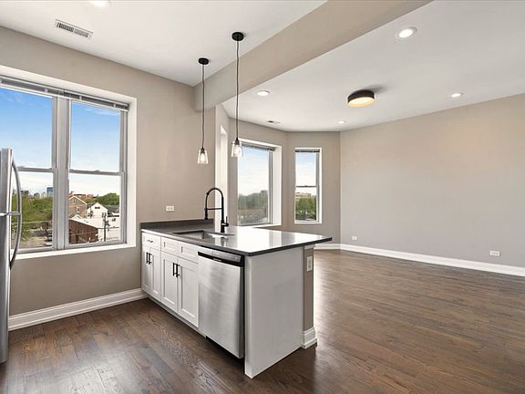 2nd image of 1946 S Racine Ave APT 2F