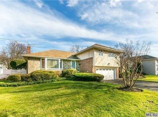 23 Sunbeam Rd, Syosset, NY 11791