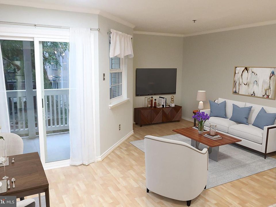 1st image of 1504 Lincoln Way APT 216