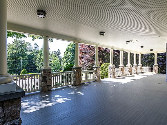 5th image of 27 Country Club Rd