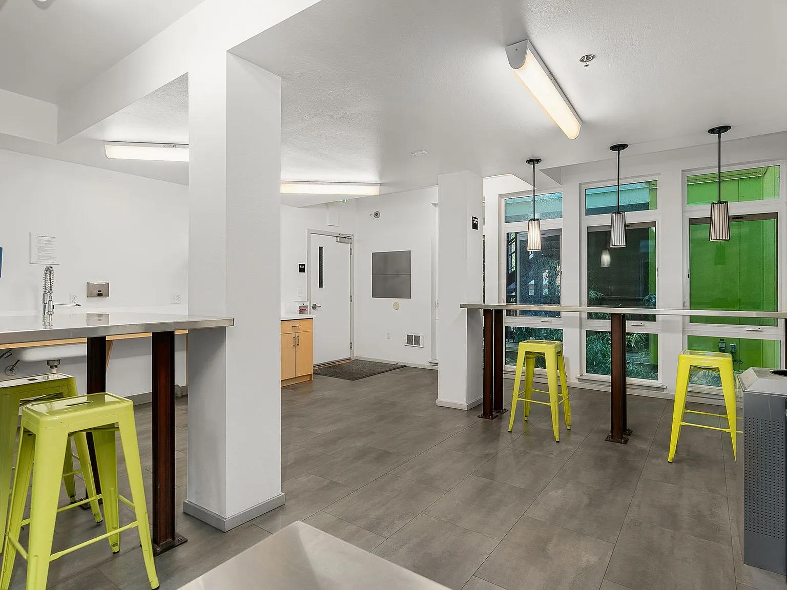 Welcome to 1806 23rd Ave Contemporary building — Photo 4
