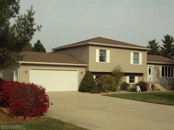 3181 Manorway Rd, Osseo, MI 49266