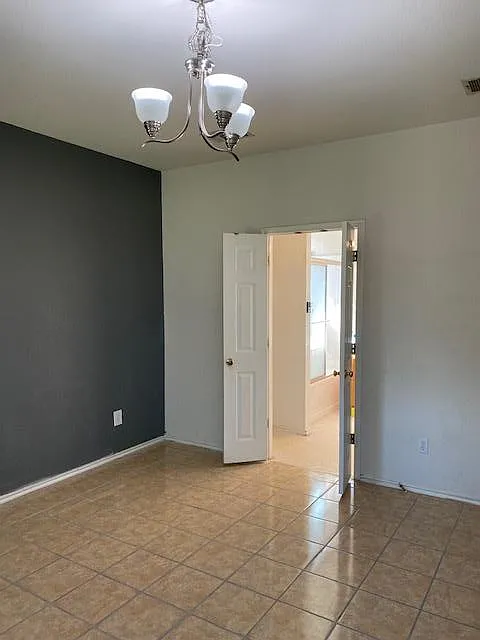 4 bed, 2.5 bath, 2055 sqft, $1,795 — Photo 4