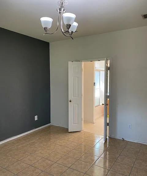 810 N Creek Blvd — Photo 4
