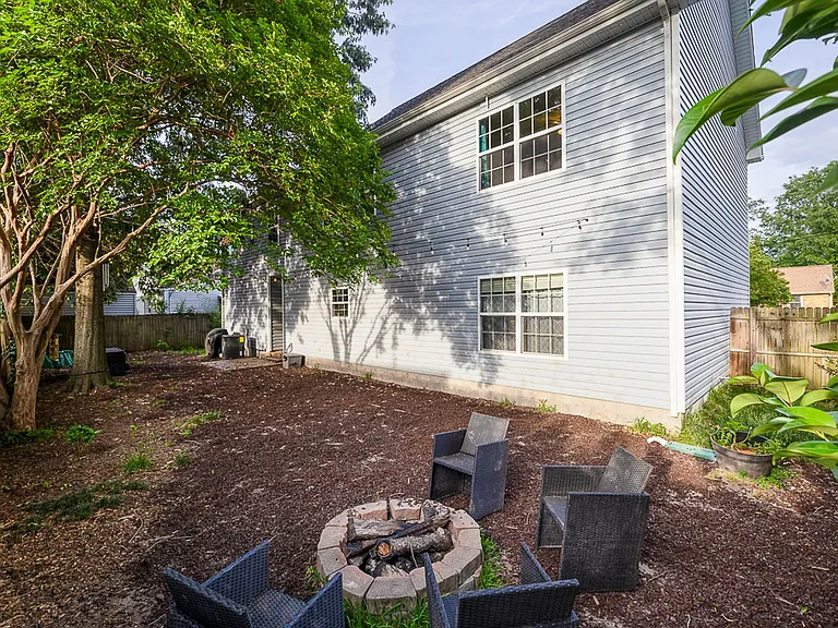 7713 Cortlandt Pl — Photo 41