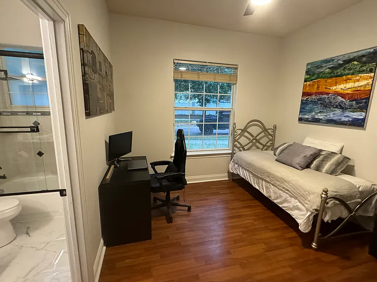 Bedroom #4 Twin day bed and access to private full bathroom