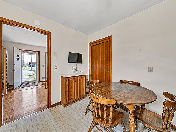 4th image of 3107 Oliver Rd NE