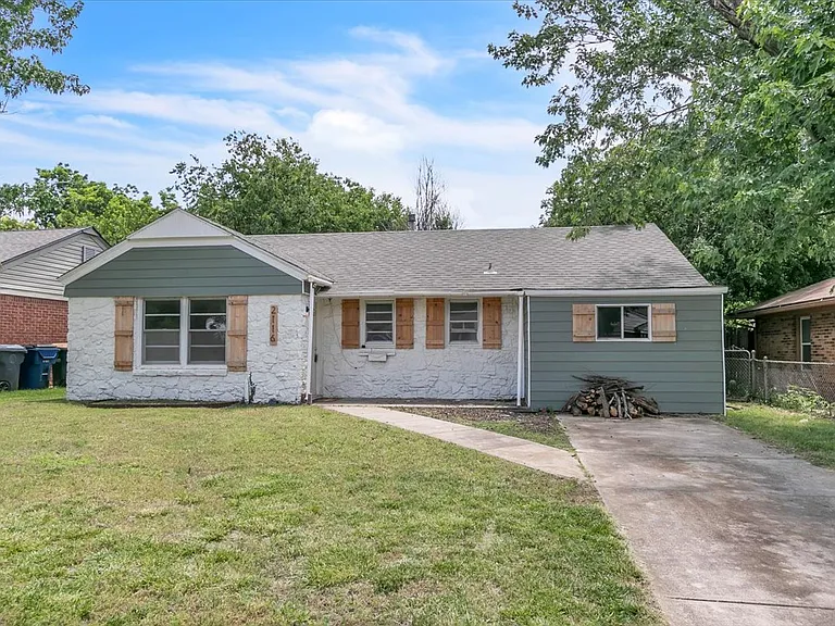 2116 Andover Ct — Photo 2