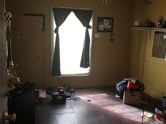 4th image of 1115 N Hawthorne St