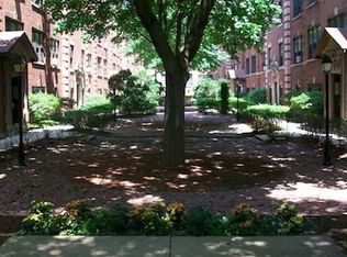522 1/2 W Addison St APT 114, Chicago, IL 60613