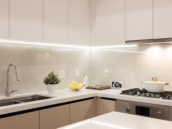 3rd image of 914 Rochester Ave #102