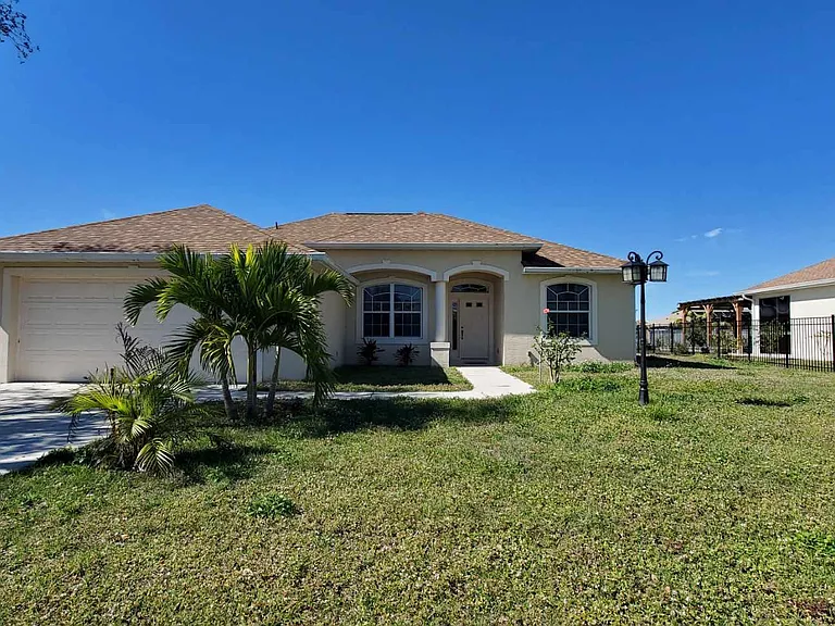 2323 Pan American Blvd — Photo 1