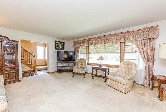 5th image of 5801 W Sunnyside Ave