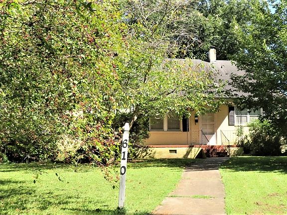 2nd image of 610 Cedar St