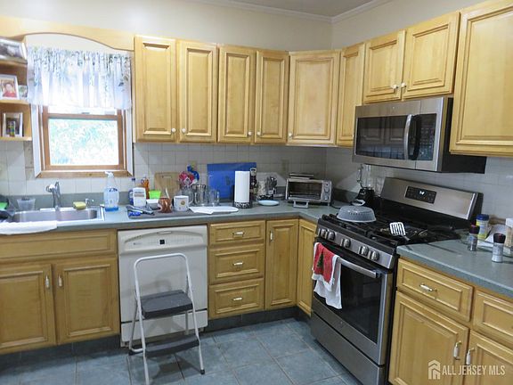 2nd image of 12 Tonlyn Pl