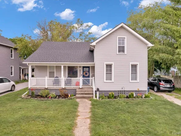 720 Vine St, Saint Clair, MI 48079