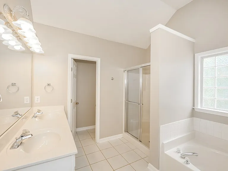 284 Baldwin Ct — Photo 13
