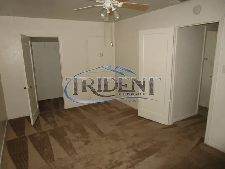 444-462 McRae Way — Photo 12
