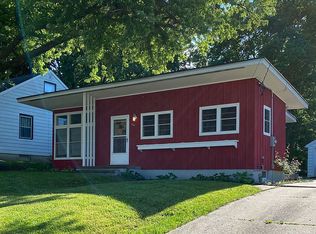 230 26th St NW, Cedar Rapids, IA 52405