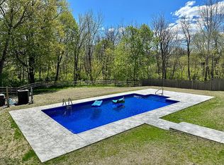 78 Woodlawn Dr, Williamstown, MA 01267