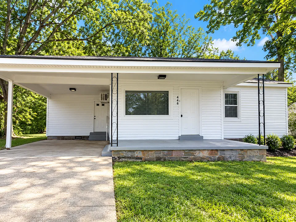 668 Coach St
