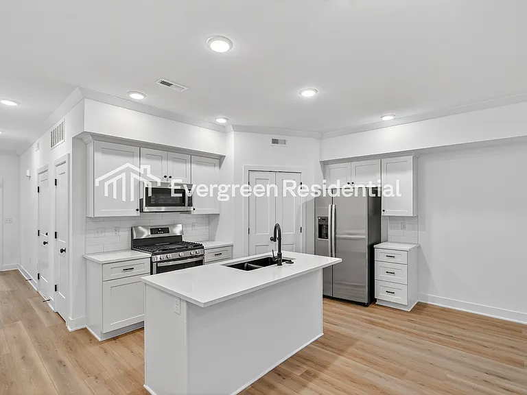 8229 N Berkley Ave — Photo 7