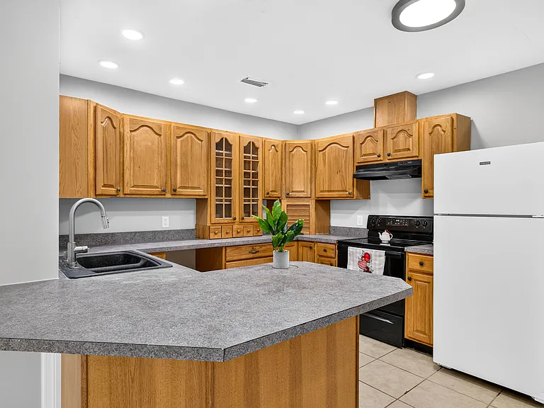 12435 Clear Lake Dr — Photo 6