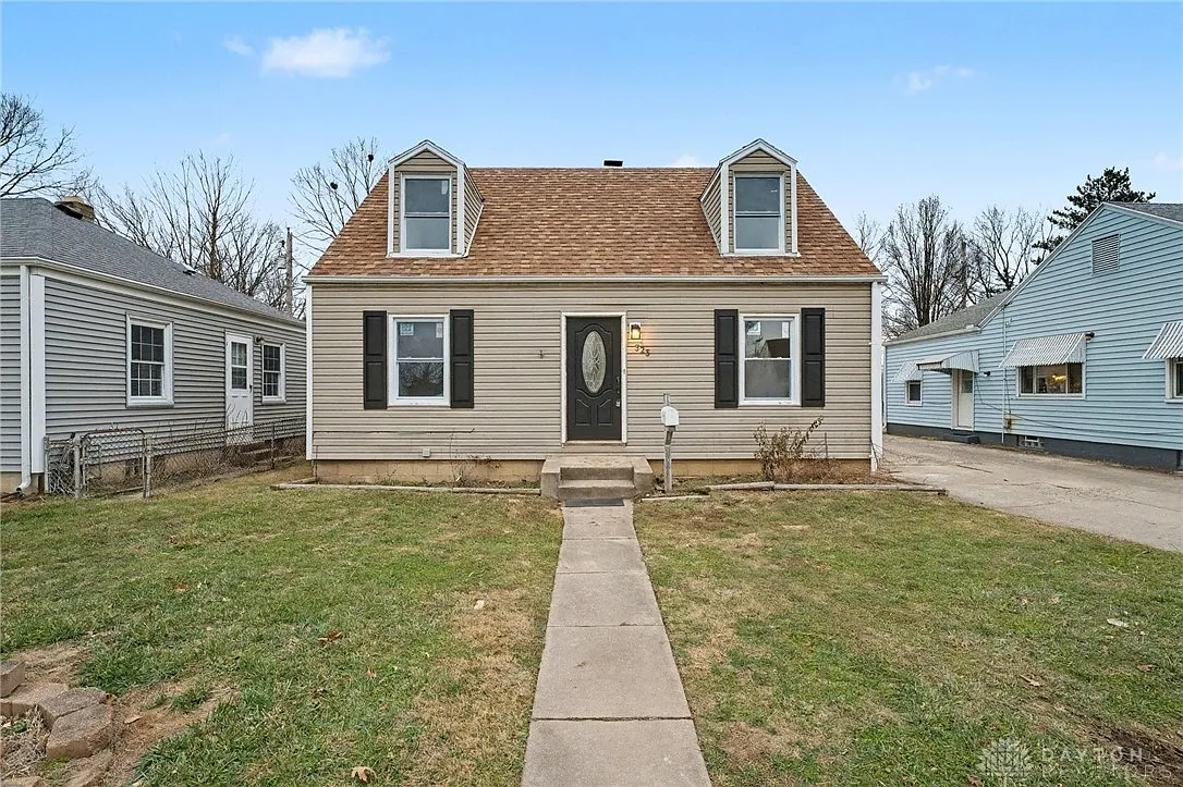 323 Mann Ave photo 1