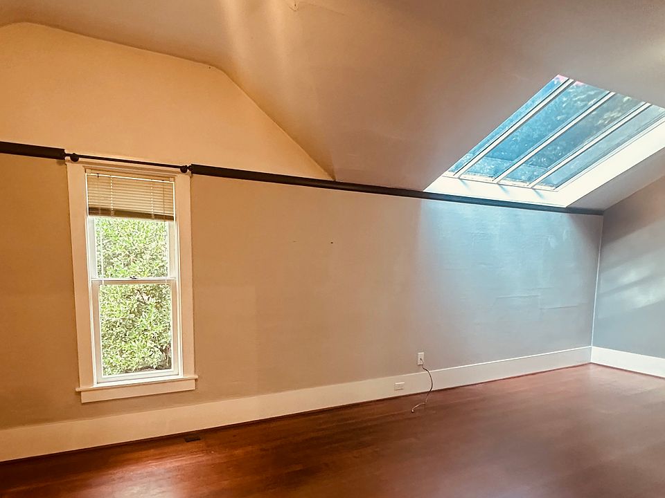 Living room/dining room 30'x15'