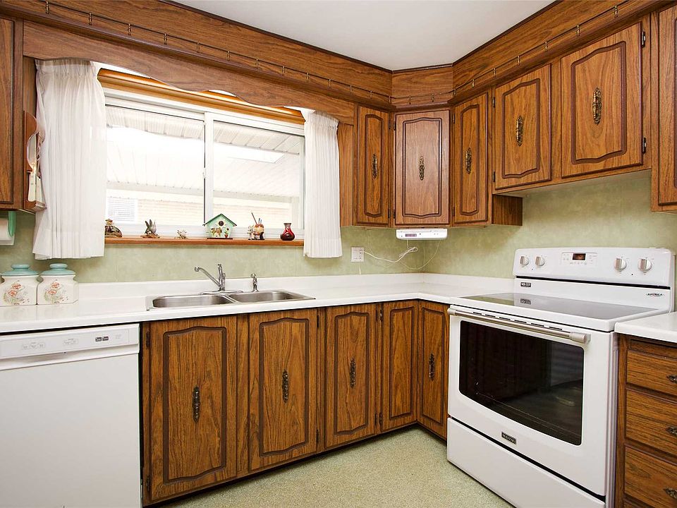 2nd image of 633 Gibbons St