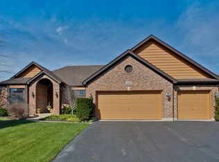 800 Foxglove Dr, Algonquin, IL 60102
