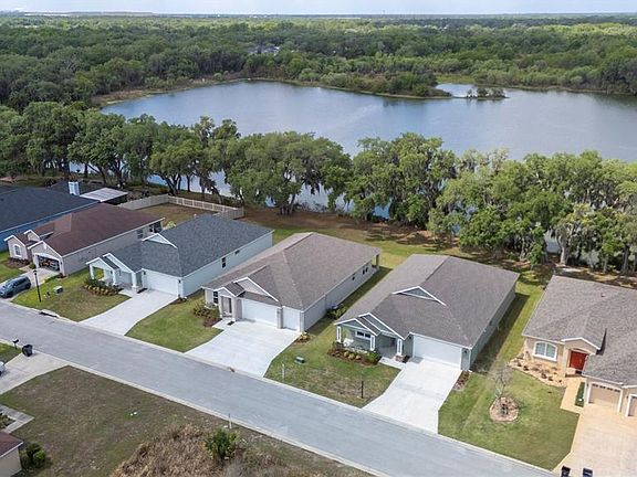 3rd image of 4537 Fairway Oaks Dr