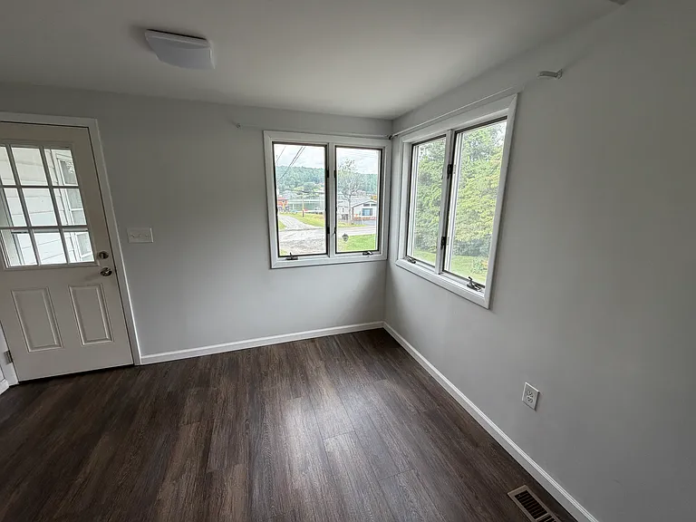 2247 Lakeside Dr — Photo 9