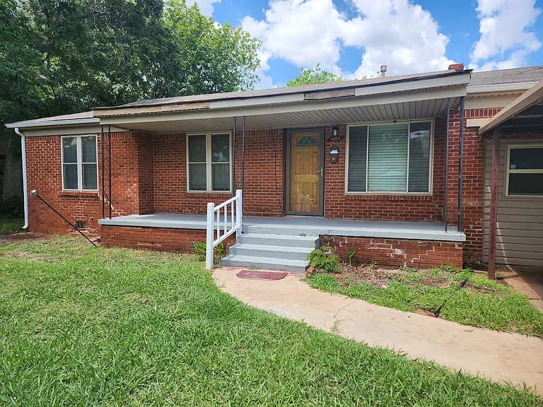 4213 N Lottie Ave — Photo 2