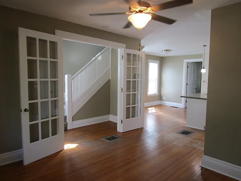 353 Alexander St — Photo 5