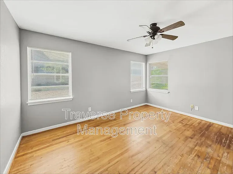 304 S Waco St — Photo 11