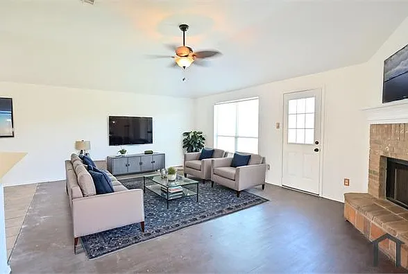 1631 Mount Zion Dr — Photo 3