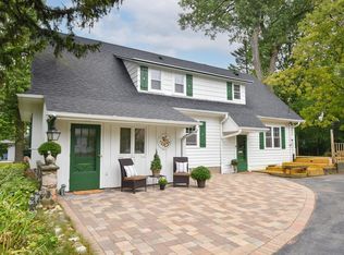 802 E Dean Rd, Fox Pt, WI 53217