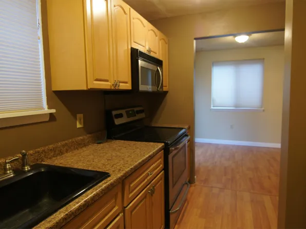 52 Saginaw Trl, Guilford, CT 06437