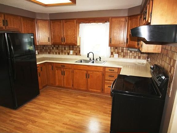 3rd image of 407 C Ave