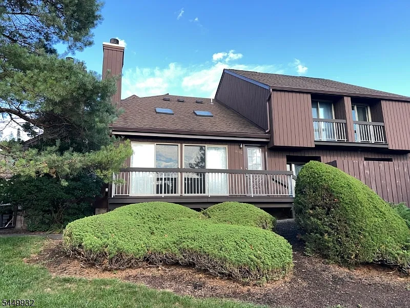 2 bed, 2.5 bath, 1367 sqft, $2,900 — Photo 1