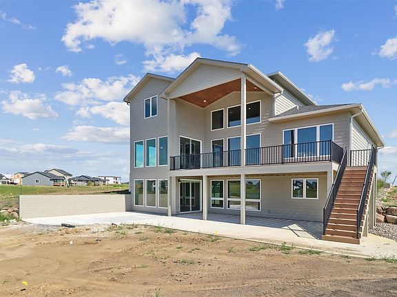 Full walk-out to 1.2 acre lot at the end of a cul-