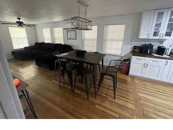 3rd image of 720 W H Ave