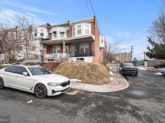 2nd image of 19 E 25th St