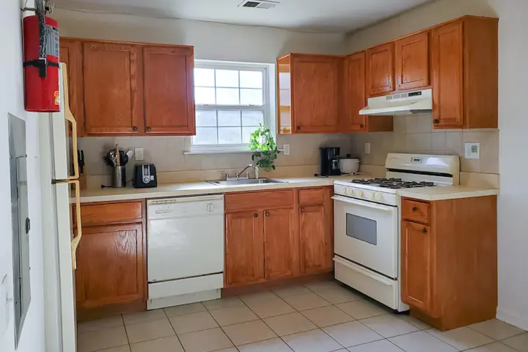 889 Green Street - 1 — Photo 2