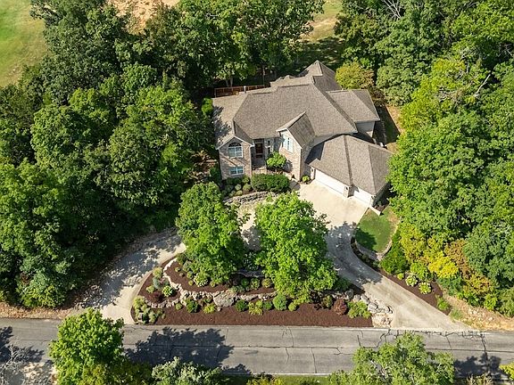 3rd image of 807 Silvercliff Way