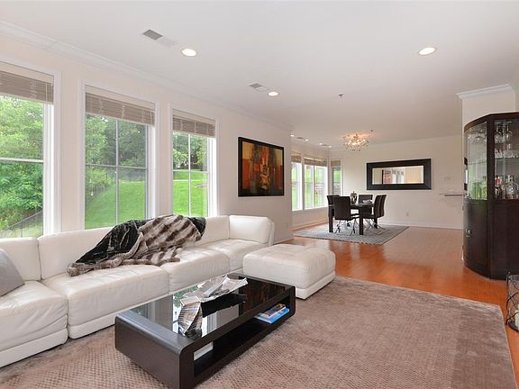 4th image of 3 Moorings Ln APT 3